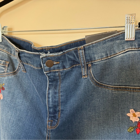 NWT Mossimo Super Stretch High Rise Jegging with Floral Embroidery Size 14/32 - Picture 4 of 14